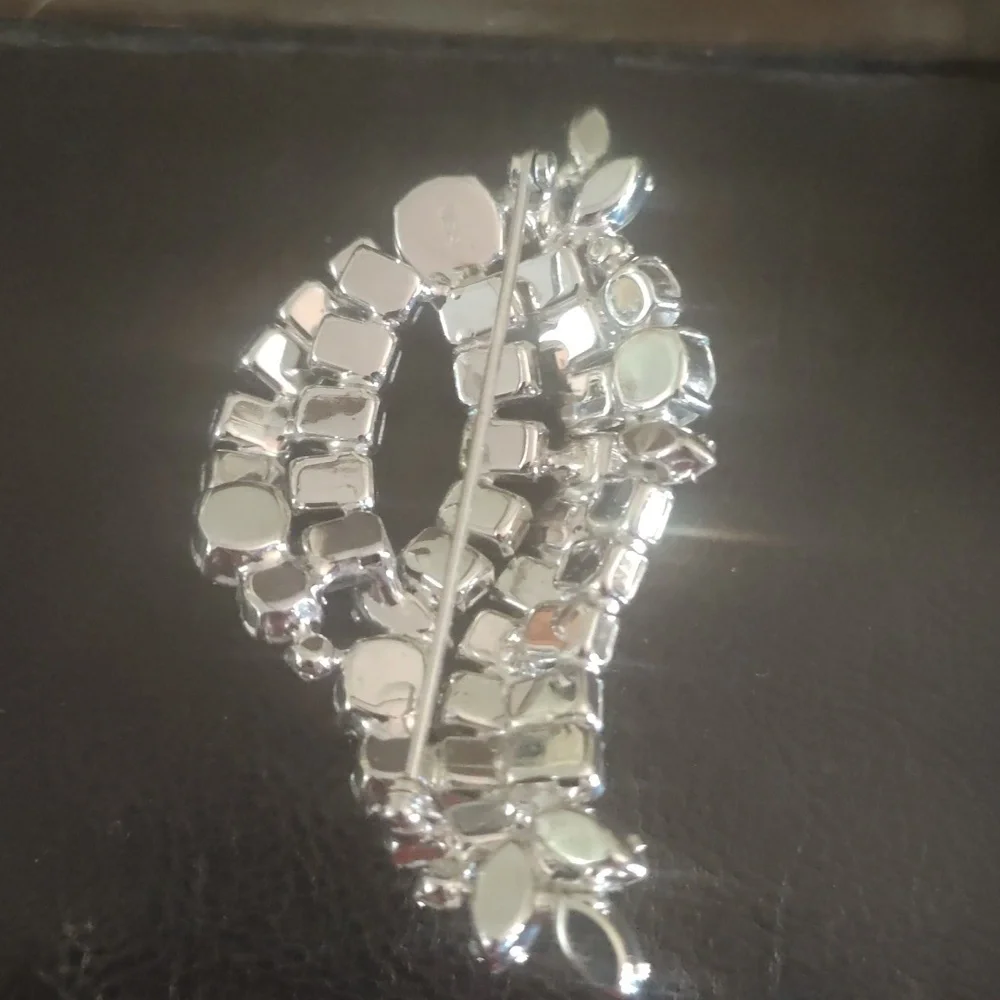 Brooch - Picture 2 of 2